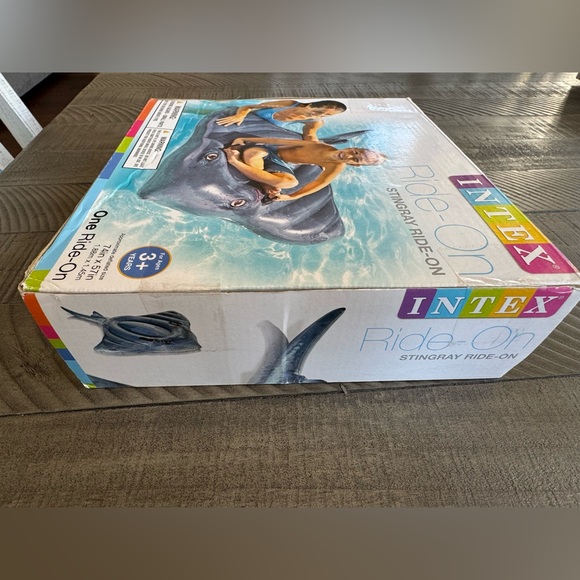 Intex Stingray Ride-On Inflatable Swimming Pool Float (NEW in Box) - Picture 4 of 7